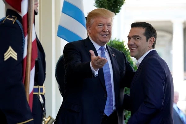 ΗΠΑ: Το ‘πε και το ‘κανε ο Τραμπ – Απέλαση 200.000 υπηκόων του Ελ Σαλβαδόρ – Ας παραδειγματιστεί και ο Αλέξης